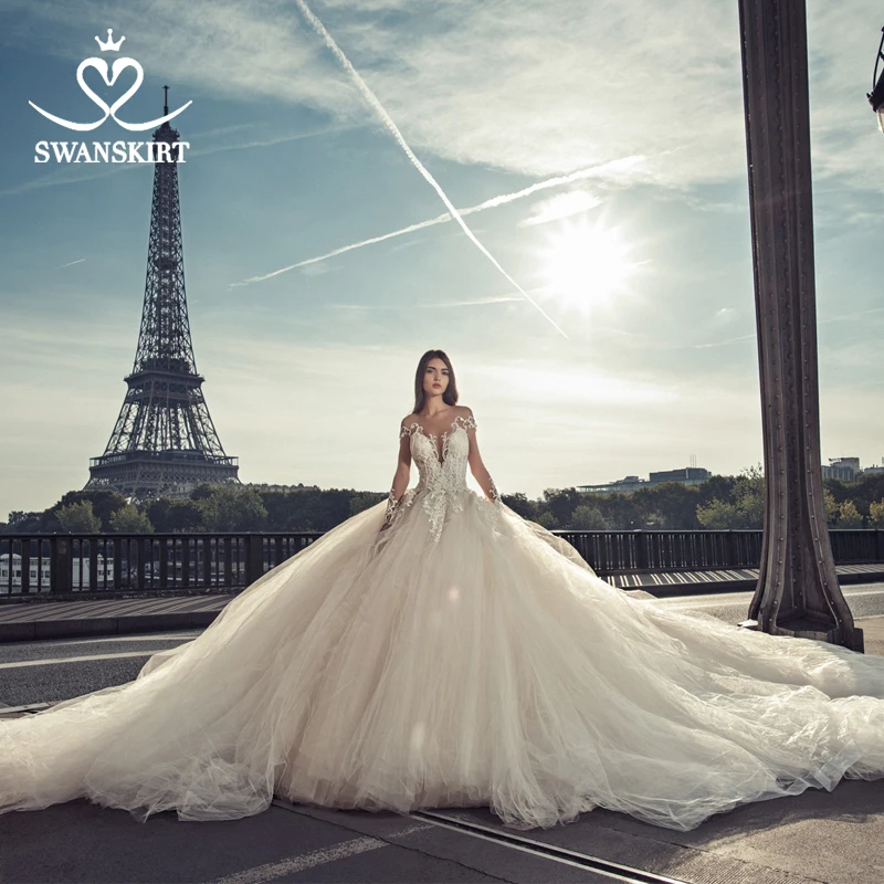 Luxury Ball Gown Wedding Dress Swanskirt Appliques Long Sleeve Chapel Train Open back Bride Princess robe de mariee H147