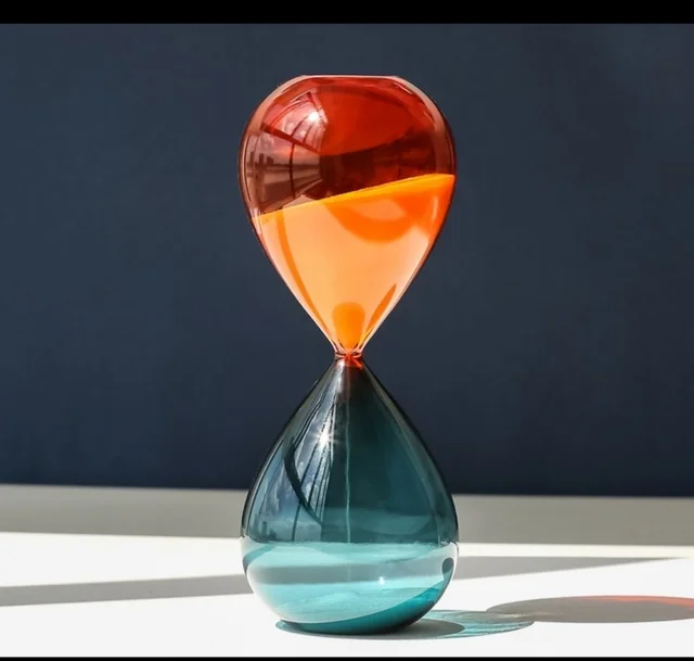 Two-Color Hourglass Timer – Decorative Sand Timer for Home & Kitchen 1