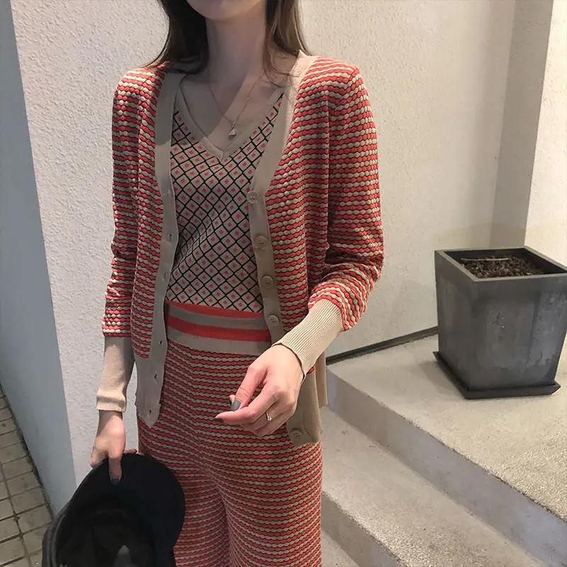 

Han edition vogue of new fund of 2020 autumn winters is recreational wide-legged pants three-piece cardigan sweater suits female