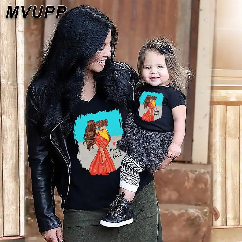 Футболка для мамы и дочки с надписью «love mommy and me»; Одинаковая одежда для мамы и дочки; топы; футболки; одежда для мамы и девочки; одежда для мамы;