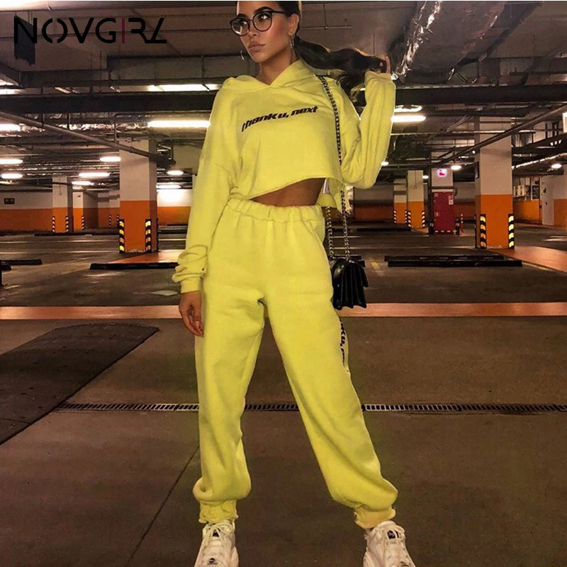 Novgirl/худи с буквенным принтом; комплект из двух предметов; Спортивный костюм для женщин; коллекция года; короткий топ с длинными рукавами и длинные штаны; повседневные комплекты из 2 предметов