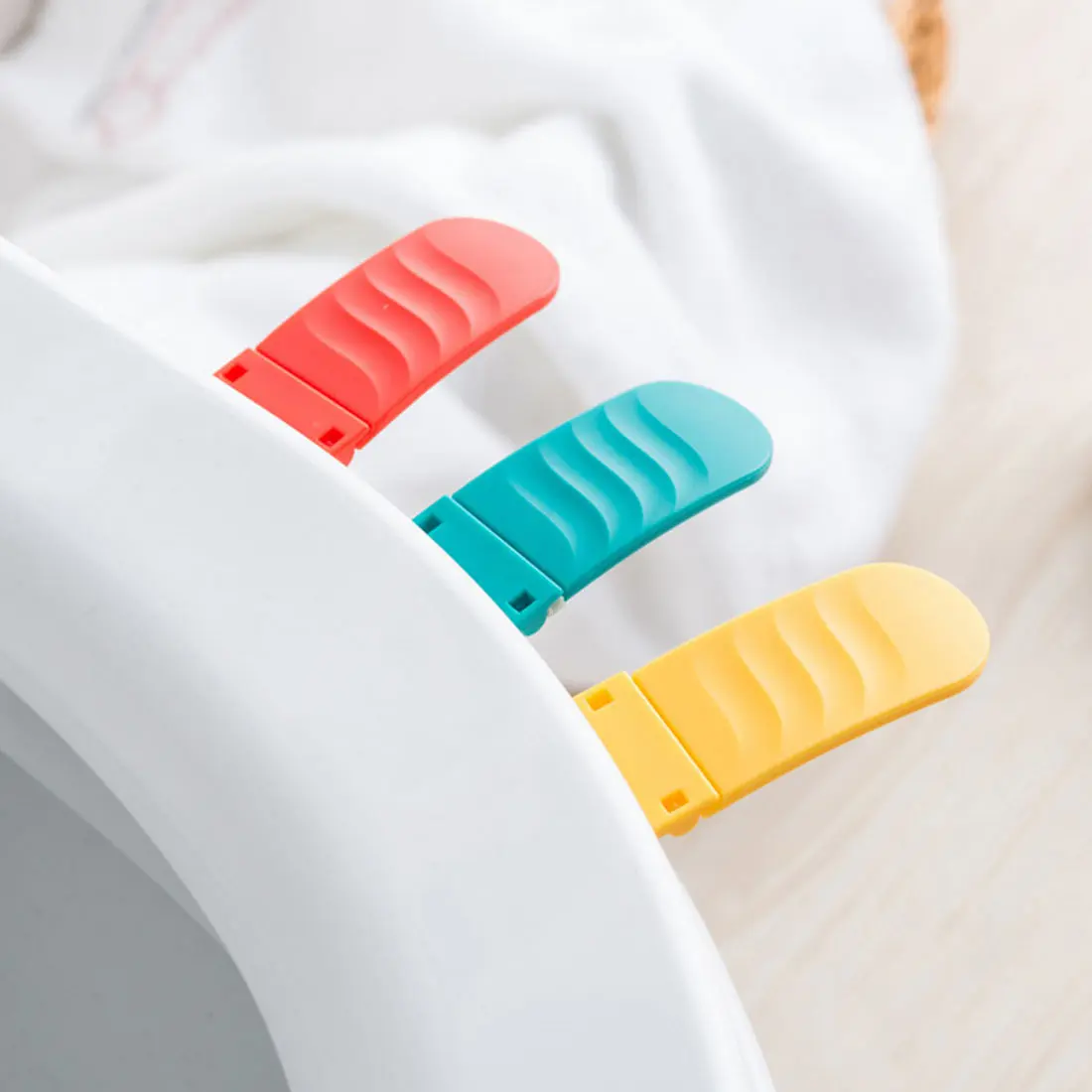 Portable Foldable Small Toilet Seat Cover Lifter Sanitary Close stool Seat Cover Lift Handle for Travel Home Bathroom