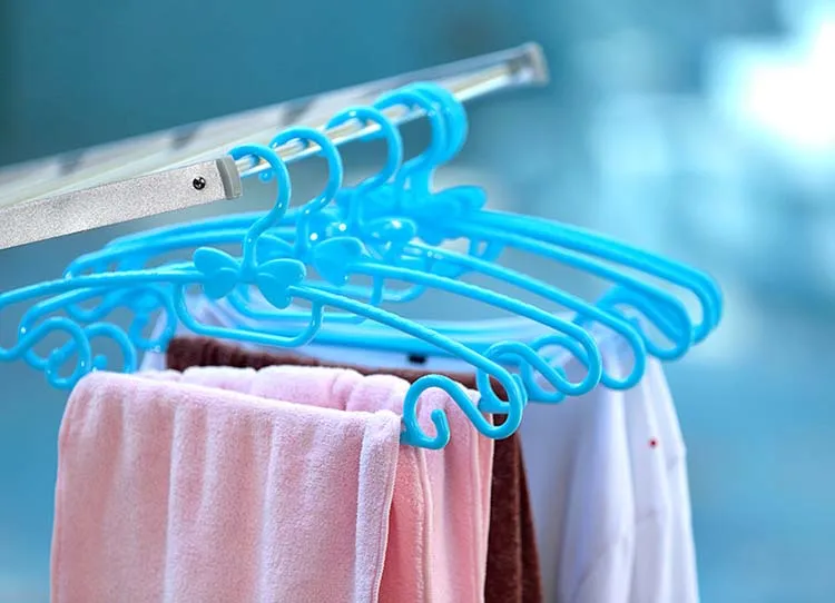 6pcs/Set Fashion Plastic Candy Color Children Baby kids Clothes Hangers Hook Non Slip Drying Racks Cloth Hanger Clothes Storage