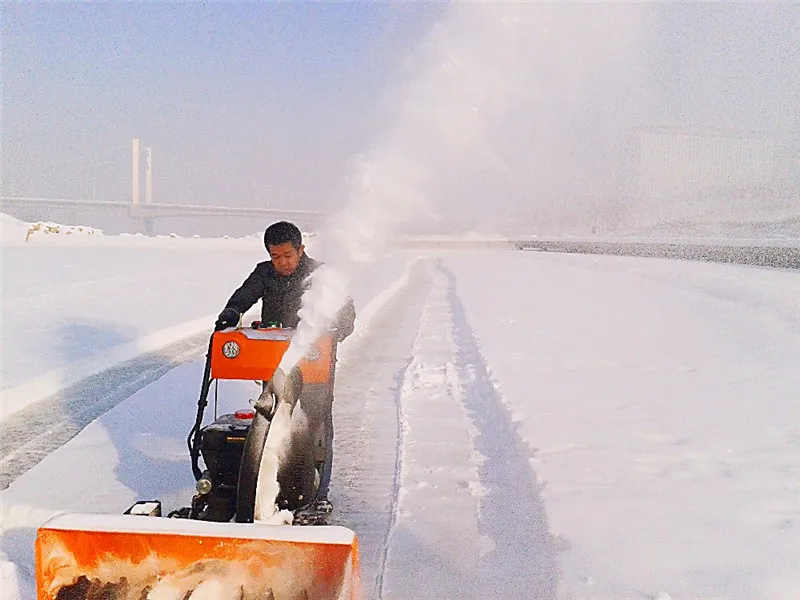 Küçük el-itme kar temizleme makinesi 6.5HP benzinli kış yol temizleme sürüş kar  temizleme kar süpürme makinesi - AliExpress