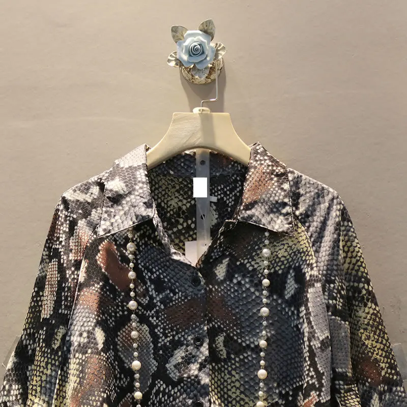TVVOVVIN Tide Irregular Print Pattern Shirt Top Women Clothes Fashion Match All Vintage Turn Down Collar Blouse Autumn F637