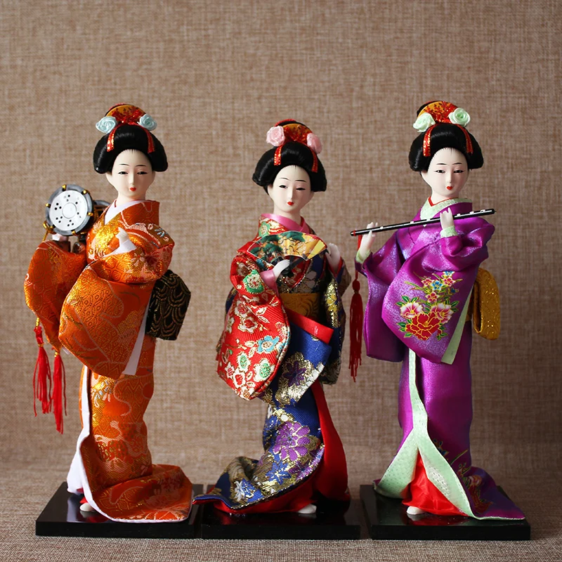 Poupée Japonaise Kokeshi Avec Des Cheveux Courts Et Un Kimono
