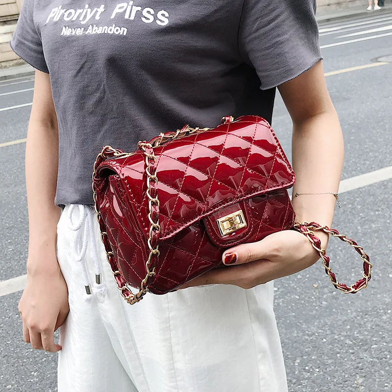 

2018 New Style Women's Fashion Handbag Patent Leather Bright Surface Rhombus Chain Lock Square Sling Bag Women's Bag Oblique Bag