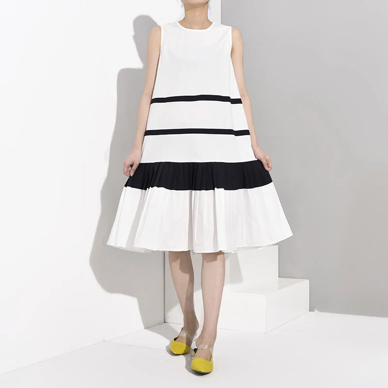 

LANMREM 2019 Round Neck Sleeveless Striped Pullover A-line Pleated Contrast Colors Korean Styles Dress Female Vestido YH45001