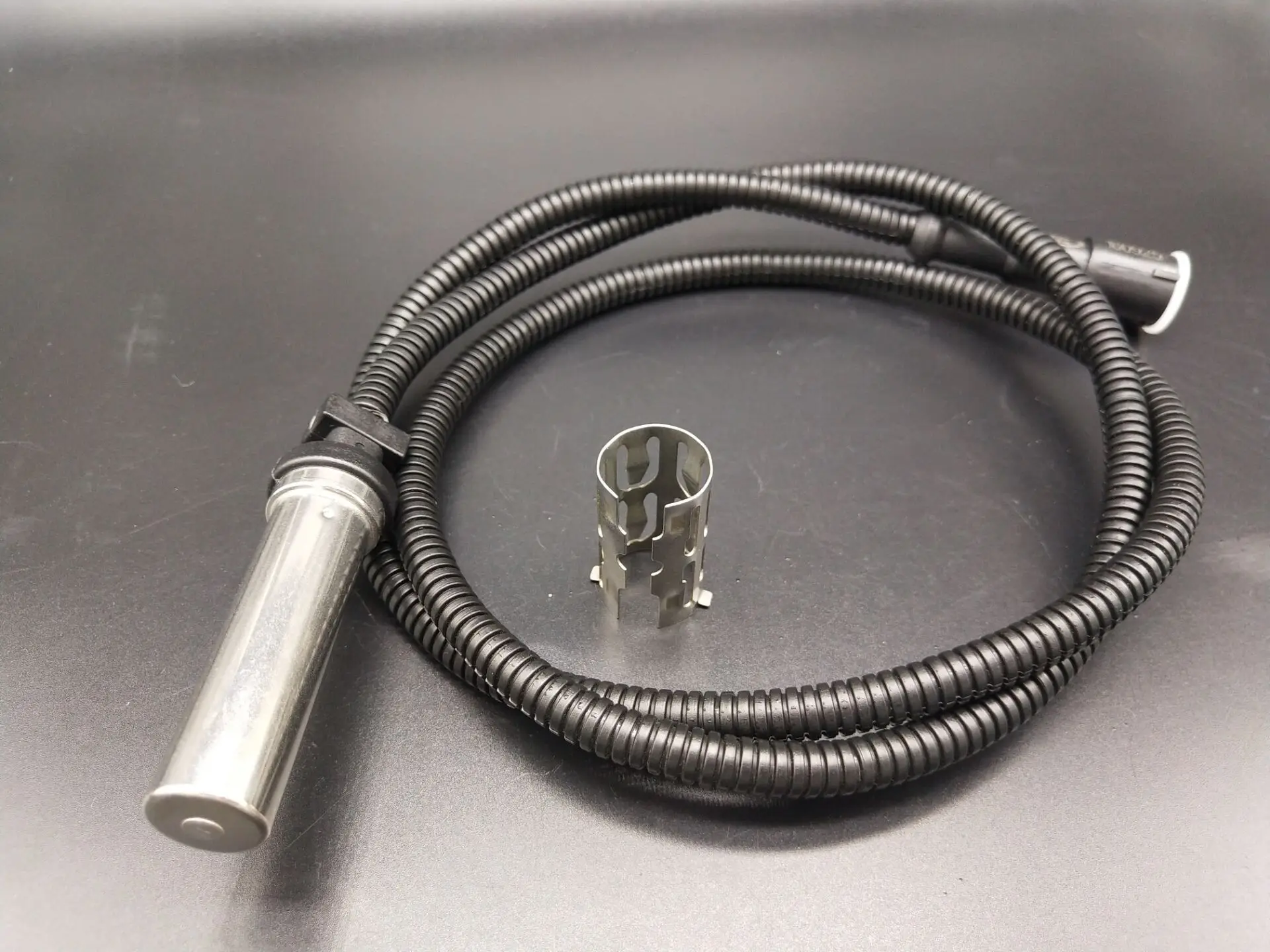 

Wheel speed sensor ABS sensor to prevent the wheel lock sensor Volvo FH 12 16