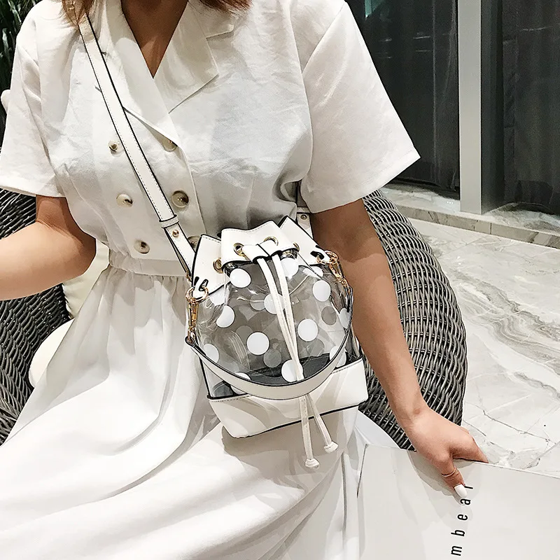 

The new 2019 small fresh spots transparent bucket bag popular girls on the new messenger bag