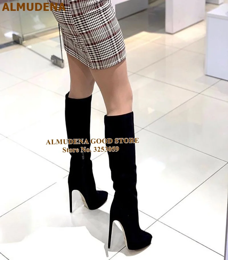 ALMUDENA; черные сапоги до колена на платформе и высоком каблуке; облегающие высокие сапоги на молнии; сезон осень-зима; высокие модельные сапоги на шпильках; размер E46
