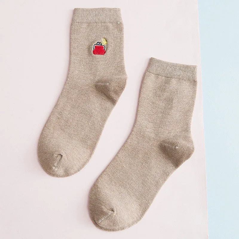 Бежевый Women Cotton Socks All Seasons Fashion New Embroidered Cartoon Animal Mid Tube Ladies College Style Short Sock AA07 - Цвет: Бежевый