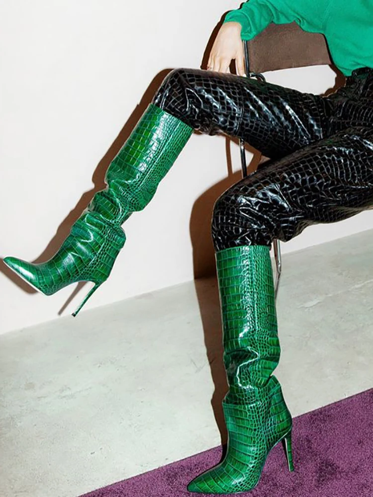 Женские сапоги до колена с рисунком зеленого питона; дизайнерские сапоги на высоком каблуке-шпильке без застежки; пикантные зимние кожаные туфли с острым носком - Цвет: green