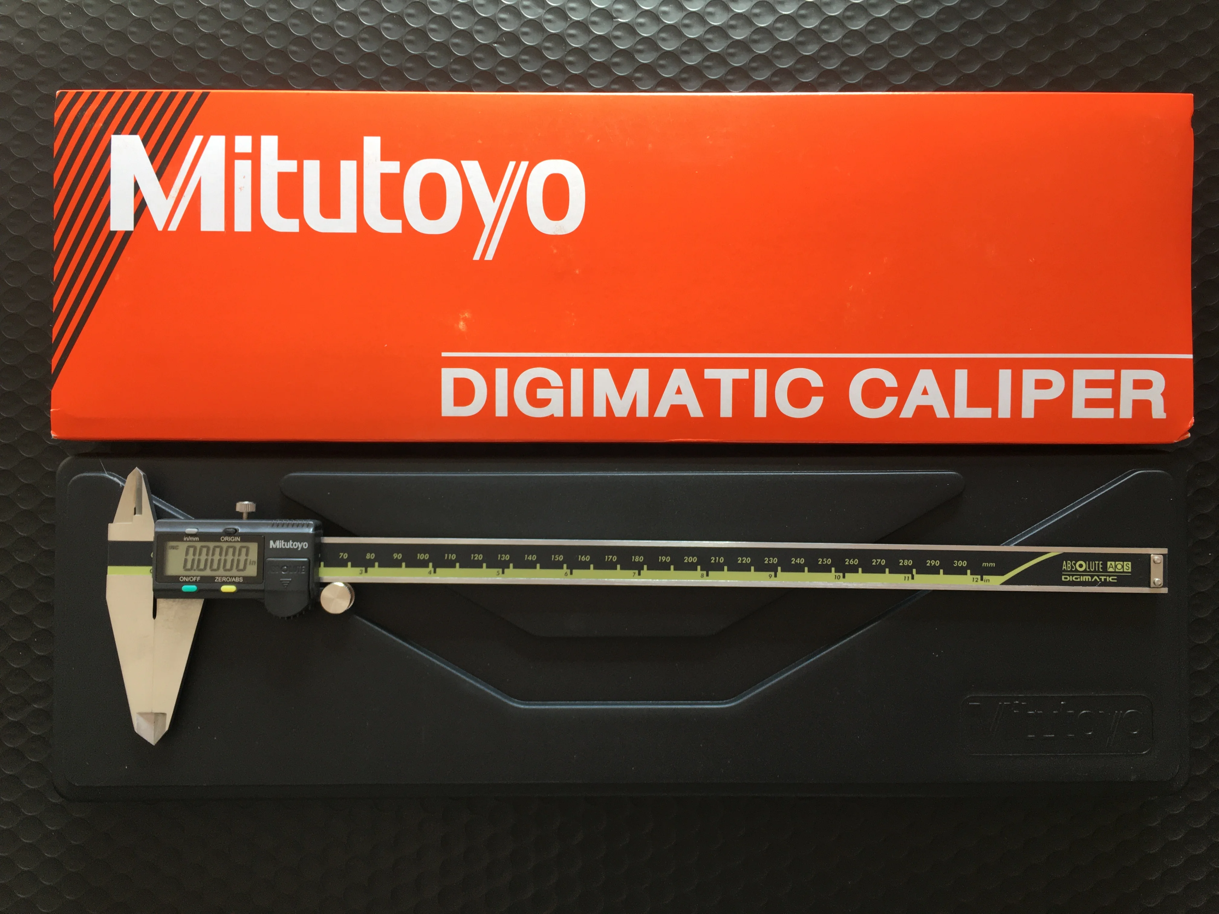 Mitutoyo 6in 8in 12in 500-(196/197/193)-30 Absolute Digital Calipers Inch/Metric 12&quot 0-300mm Range -0.001&quot Accuracy 0.0005&quot |