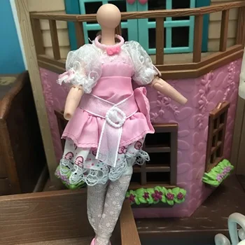 

Accessorries joints and no hand strap body with a clothes The height of accessories is about 20cm