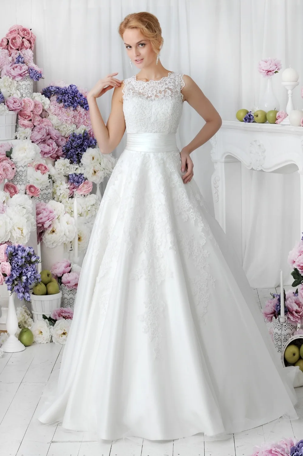 2015 A-lijn Hals Floor Lengte Vintage Tulle Trouwjurk Bruidsjurk Lange Bridal Wedding Gown Dress Kant Applicaties F1367 2015 A-lijn Hals Floor Lengte Vintage Tulle Trouwjurk Bruidsjurk Lange Bridal Wedding Gown Dress Kant Applicaties F1367