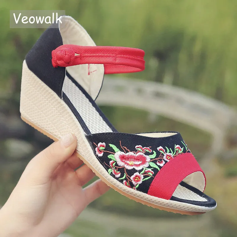 closed toe canvas sandals
