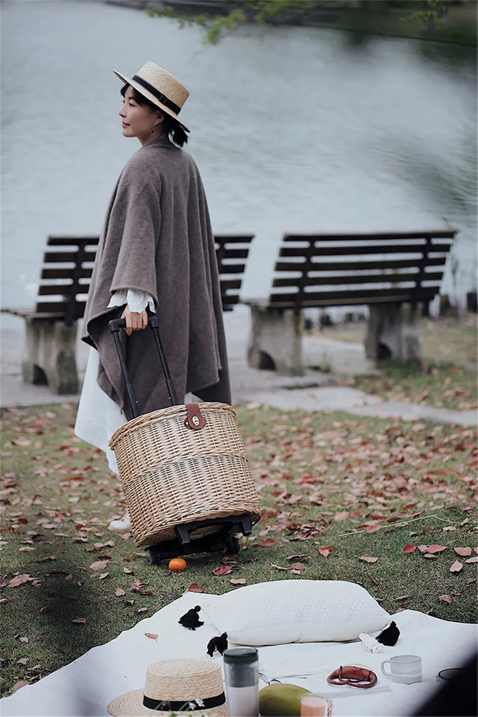 Rattan Trolley Picnic Basket Natural Wicker Weaving Lunch Baskets Wheels Family Outing Trip Picnic Bento Storage High Capacity