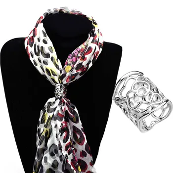 

New Arrival Gold Silver Color Flowers Scarf Buckle Hollow Rose Flower Brooches For Women Crystal Holder Silk Scarf Jewelry Gift