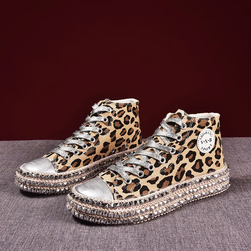 Женская парусиновая обувь; пикантные Модные женские кроссовки с леопардовым принтом и заклепками; корейские кроссовки для отдыха на шнуровке; Низкие Высокие кроссовки; basket Femme - Цвет: Leopard