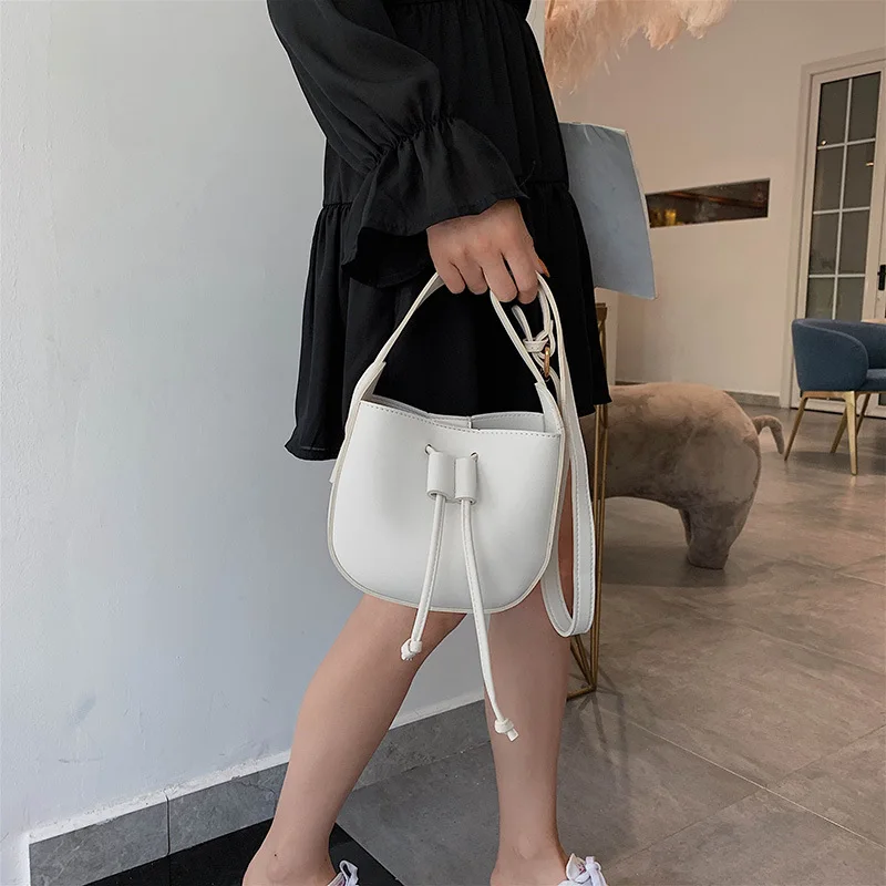 

Xiaoqing new 2019 fashion simple single shoulder oblique satchel texture foreign atmosphere leisure small square bag