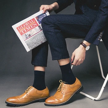 

2020 New Fashion Men's Dress Gift Socks Cotton Socks Deodorant Breathable Socks Black White Socks