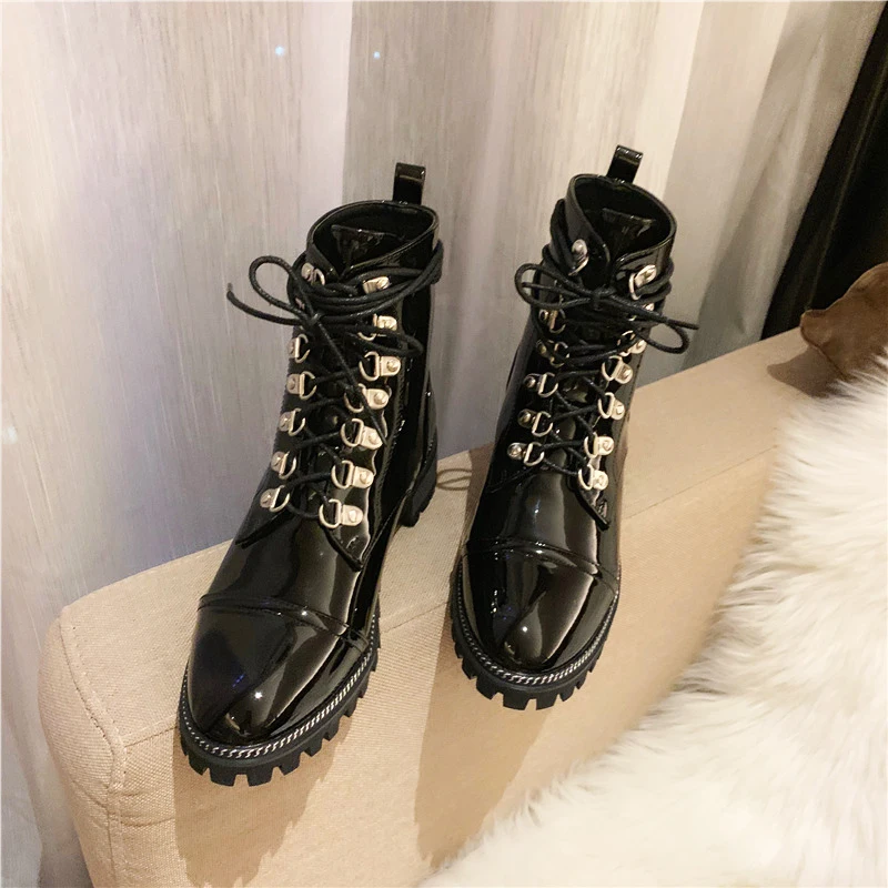 Женские зимние ботинки в стиле панк bottes femme байкерском с металлической цепочкой