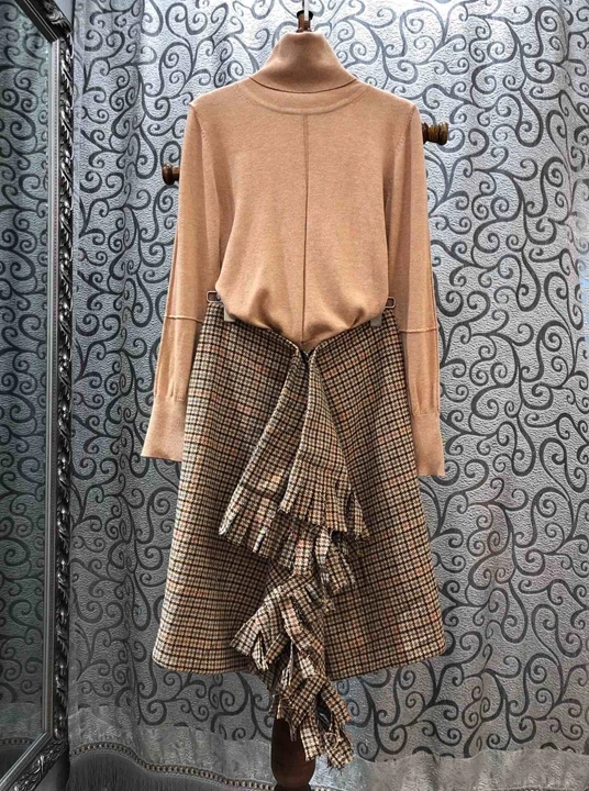 

2019 Early Autumn New Women's Round-collar Long-sleeved Top + Irregular Lotus Edge Stitching Lattice Half-skirt Suit 916