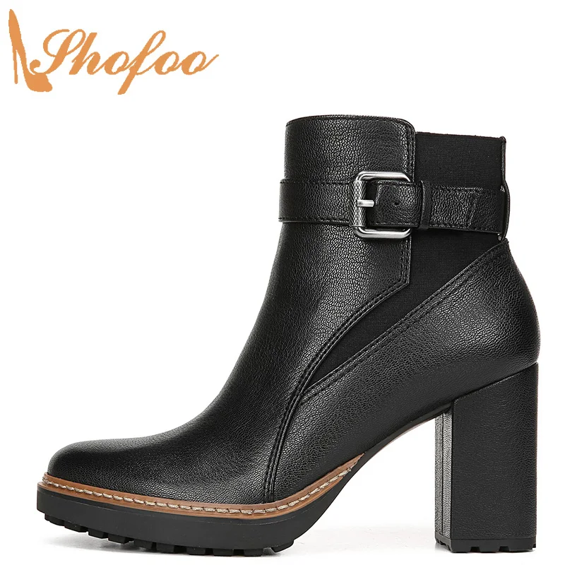 Черные ботильоны на платформе; женские ботинки с круглым носком на не сужающемся книзу массивном каблуке; модная женская обувь с пряжкой на ... Черные ботильоны на платформе; женские ботинки с круглым носком на не сужающемся книзу массивном каблуке; модная женская обувь с пряжкой на ...