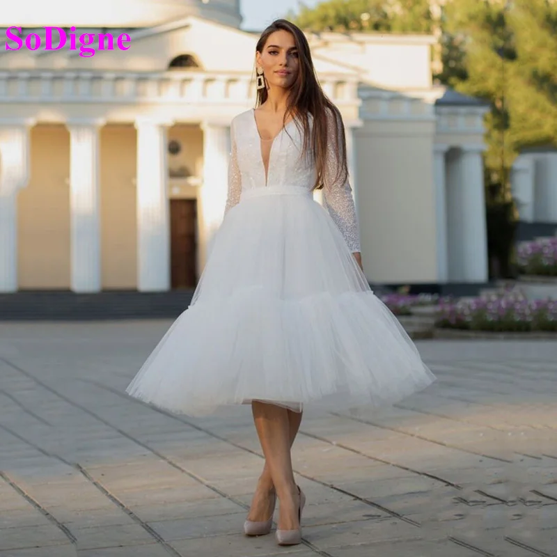 

Женское короткое платье с длинным рукавом, V-образным вырезом