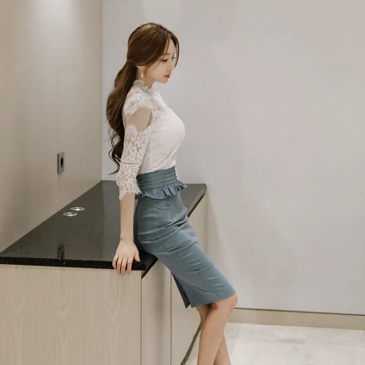 

2020 Spring-Three-quarter-length Sleeve Lace Upper Garment + High-waisted Flounced Sheath Slimming Skirt Set