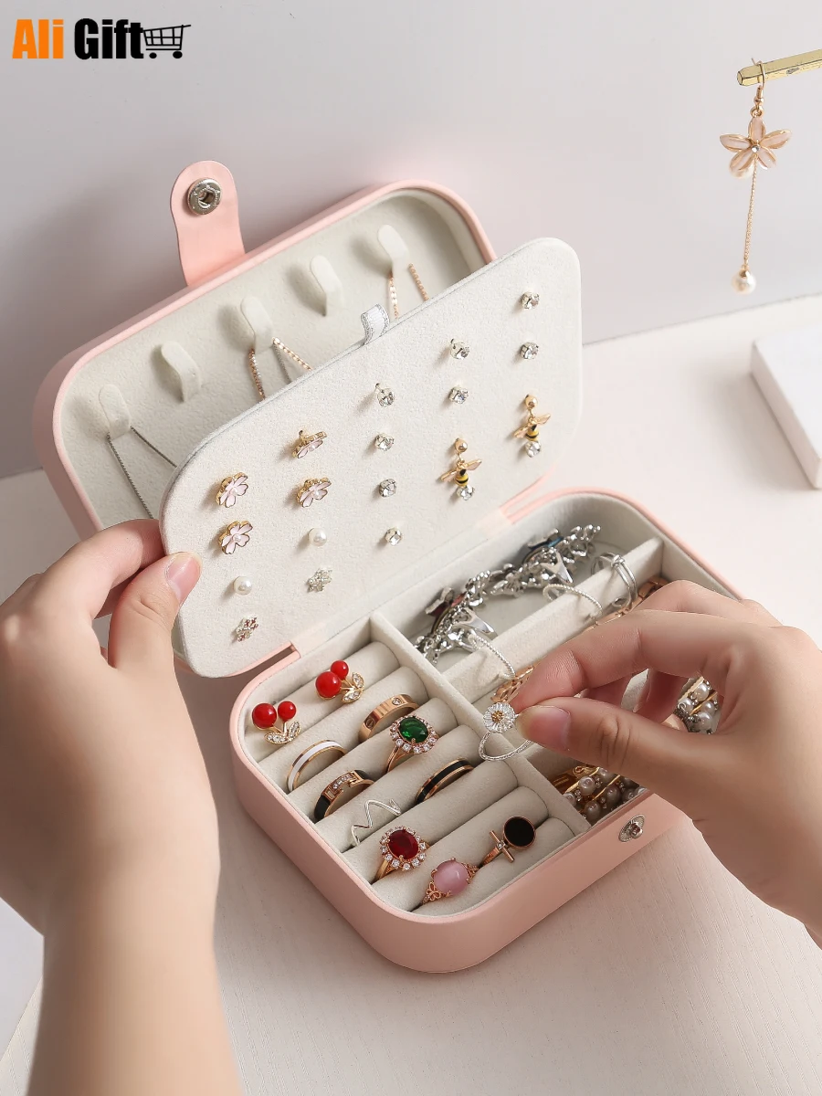 Amazon.com: Mini Jewelry Travel Case,Small Jewelry Box,Traveling Jewelry  Organizer,Portable Jewellery Storage Holder for Rings Earrings Necklace  Bracelet Bangle Organizer,Boxes Gifts for Girls Women(PU-Black) : Clothing,  Shoes & Jewelry