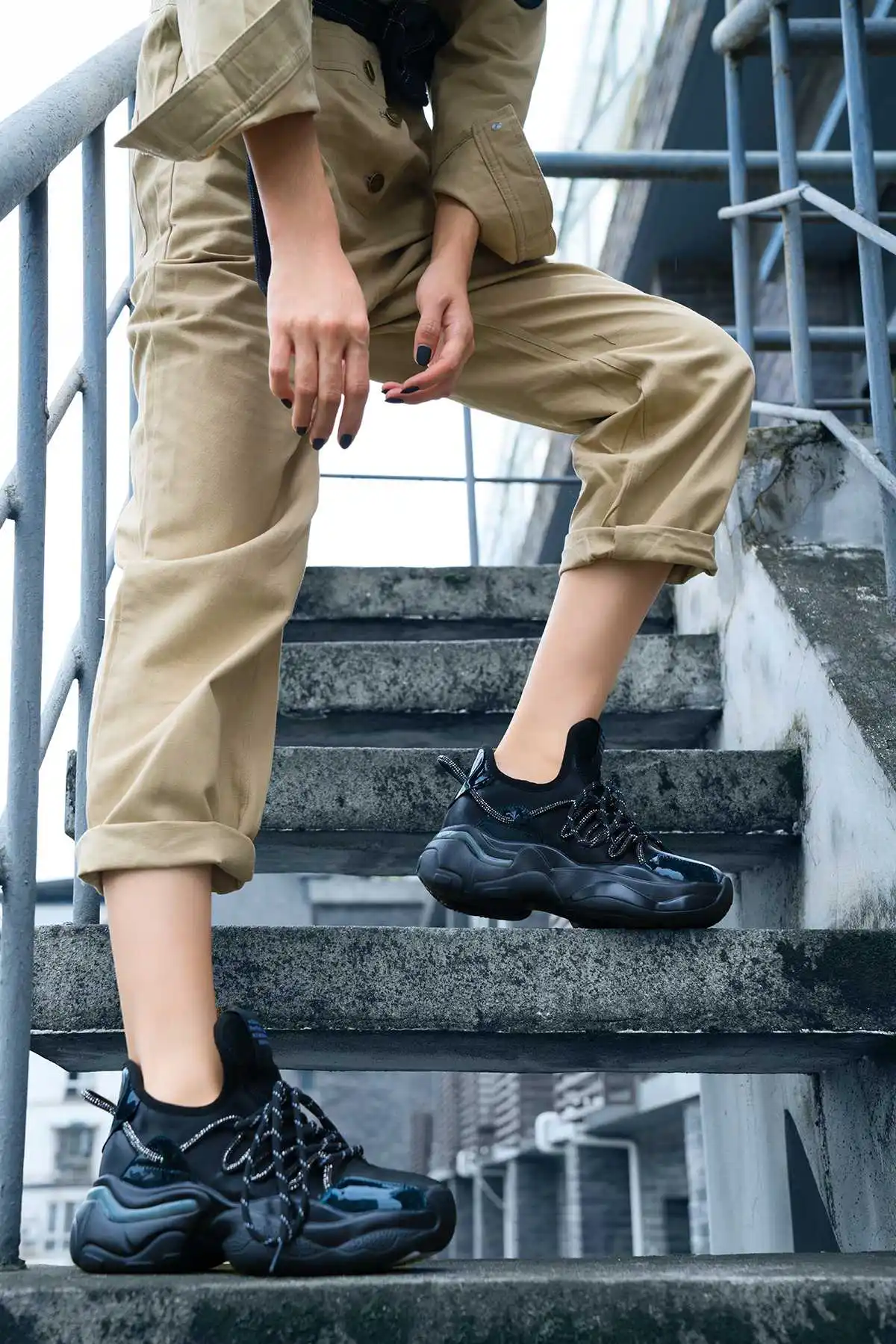 Krazing pot/ дизайн; кроссовки из натуральной кожи с круглым носком на толстой подошве; повседневная обувь на шнуровке; Женская высокая модная Вулканизированная обувь; L21