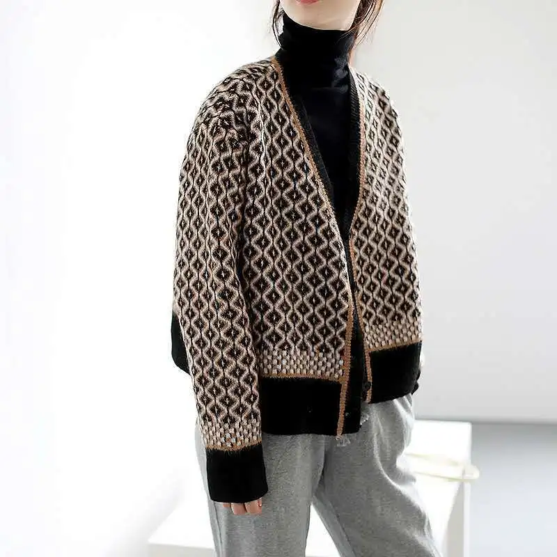 

Autumn / winter 2020 Korean style mm contrast color knitted cardigan women's V-neck rhombic thick loose coat sweater