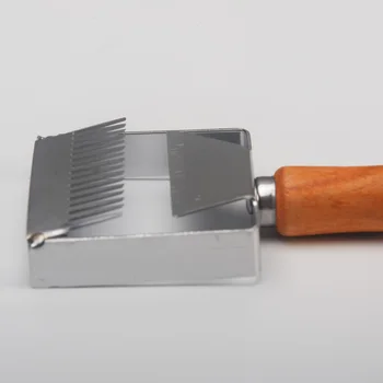 

Garden Useful Honey Scraper Practical Honeycomb Beekeeping Tool Equipment Durable Uncapping Fork Iron Wooden Handle Professional
