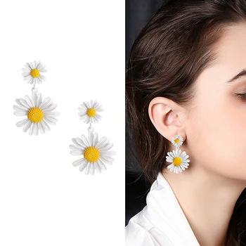 

Korean Style Bohemia Two Daisy Flowers Earrings For Women Temperament Yellow White Flower Clip On Earring Without Piercing