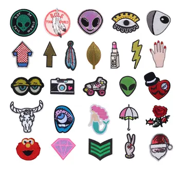 

Round Alien Embroidered Patch Iron on Patches For Clothes Applique Sewing on Fabric Badge DIY Apparel Accessori Decoration F