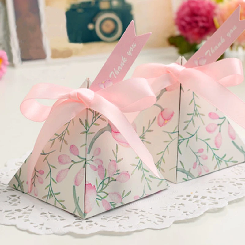 

100pcs Triangular Pyramid Shape Flower Style Candy Box With Thank You Card and Ribbon Stylish Design Wedding Birthday Party