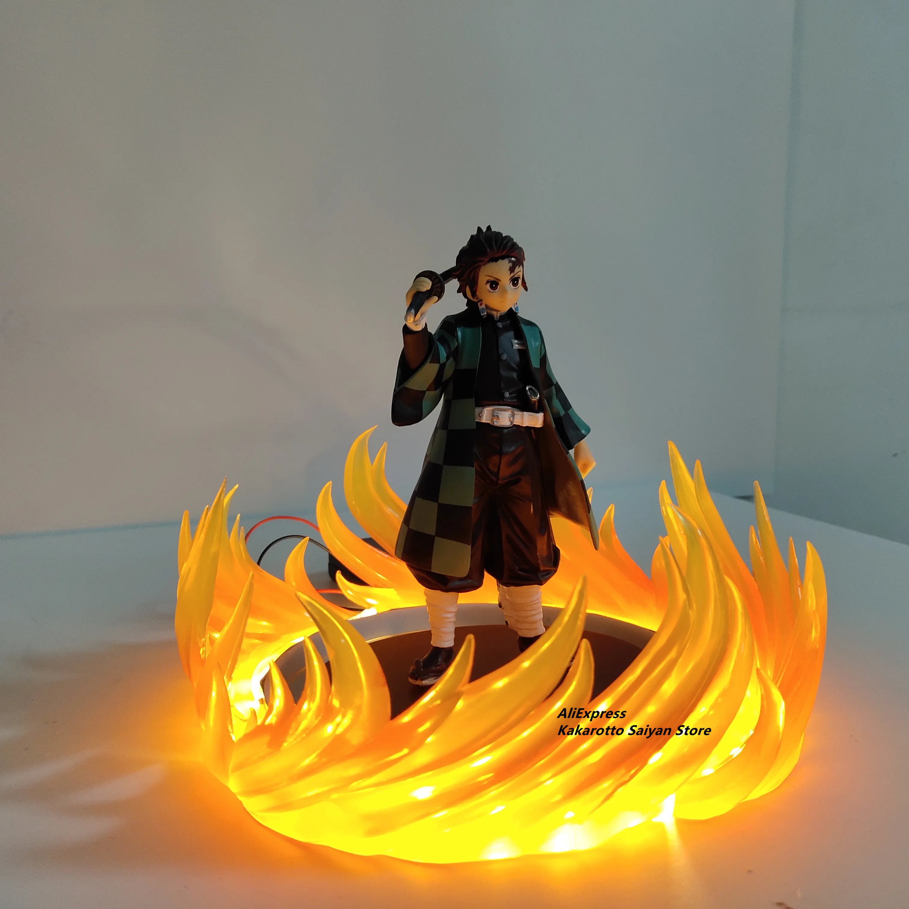 Demon Slayer Tanjirou ПВХ Фигурки Led Dance of the Fire God Effect Kimetsu no Yaiba фигурка аниме модель игрушки