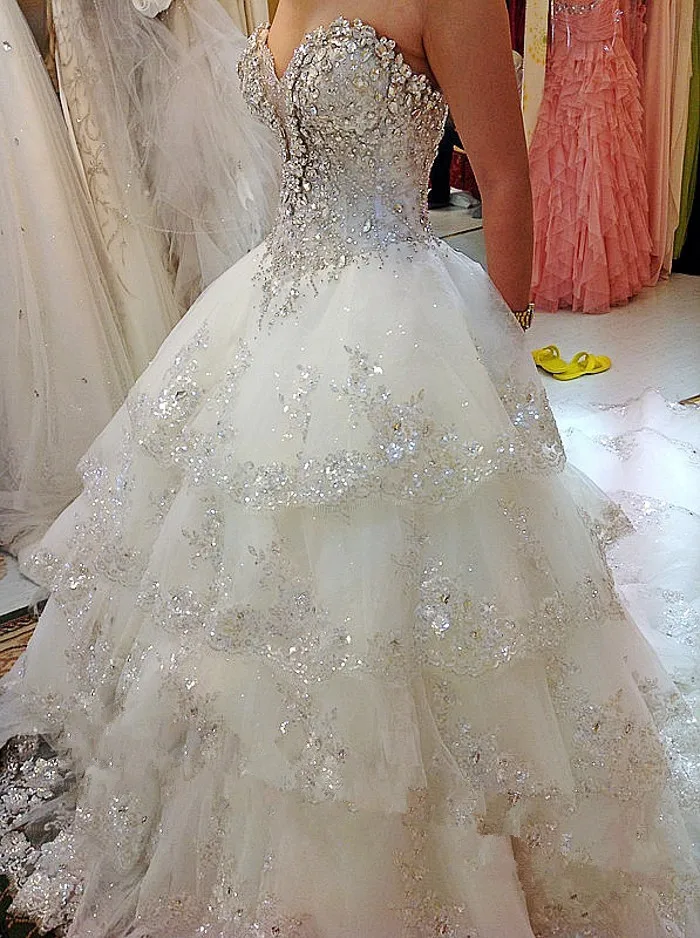 Luxurious Wedding Dresses Ball Gown Sweetheart Fluffy Lace Beaded Crystal Diamond Big Train Bridal Gowns 100% Real Photo QB11S