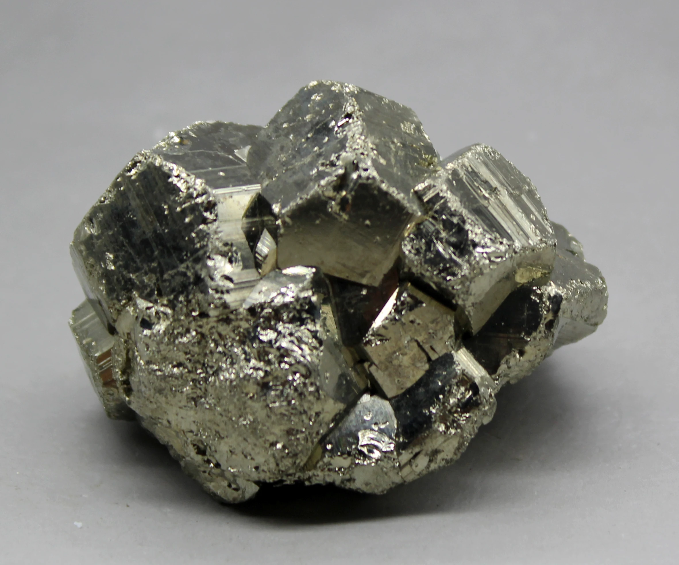 

114g Natural Shiny pyrite mineral crystal specimen Stones and crystals Rough quartz