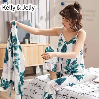 

Autumn and winter Korean golden velvet pajamas sexy suspender pants Cape three piece women's green fir leaf home clothes set