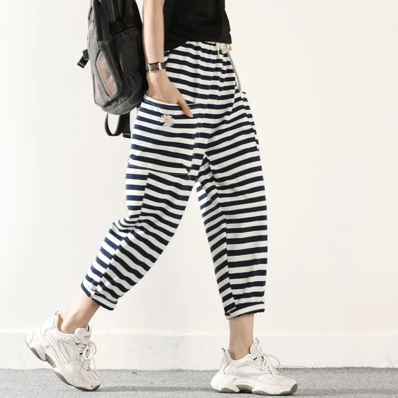 

New Arrival Summer Korea Fashion Women Elastic Waist Loose Calf-length Pants Flower Embroidery Cotton Striped Harem Pants V356