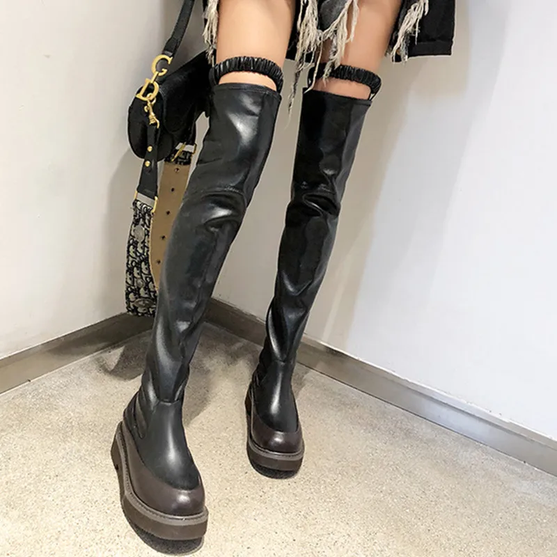 Высокие Сапоги выше колена на платформе; botas Mujer; рыцарские сапоги черного цвета с эластичным ремешком; пикантная Клубная обувь для выпускного; облегающие высокие сапоги