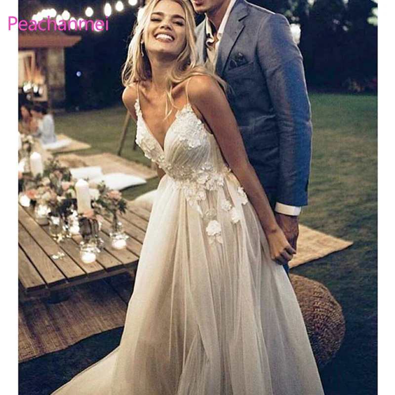 

Boho Wedding Dress 2019 Appliqued with Flowers Tulle A-Line Sexy Backless Beach Bride Dress Wedding Gown