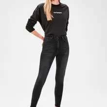 Черные обтягивающие джинсы с высокой талией Trendyol TWOAW20JE0112