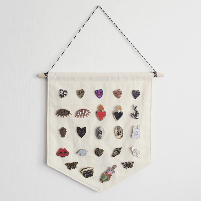 

Brooch Display Pendant Pin Wall Display Pennant Blank Banner Badge Buttons Lapel Collections Home Decoration Hanging Accessories