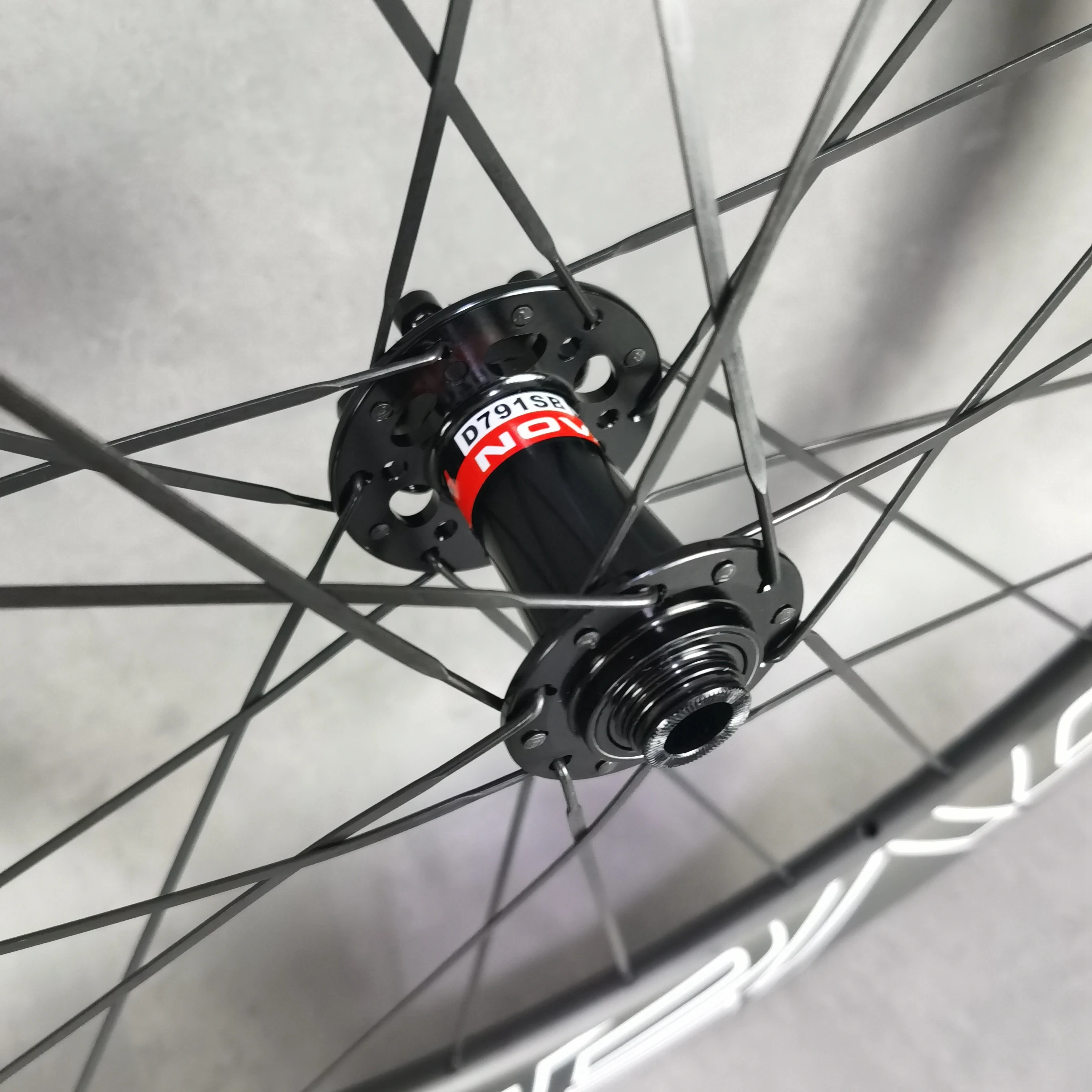 700C Road disc brake carbon wheels 60mm depth Custom logo CLX60 clincher/tubular carbon wheelset with novatec 791/792