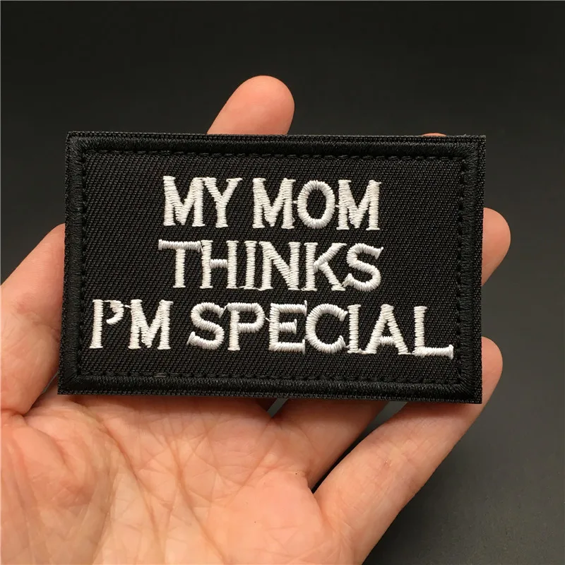 MEINE MUTTER DENKT Text Patches auf Kleidung Stickerei Streifen für Kleidung Aufkleber Nähen Applique Rucksack Abzeichen