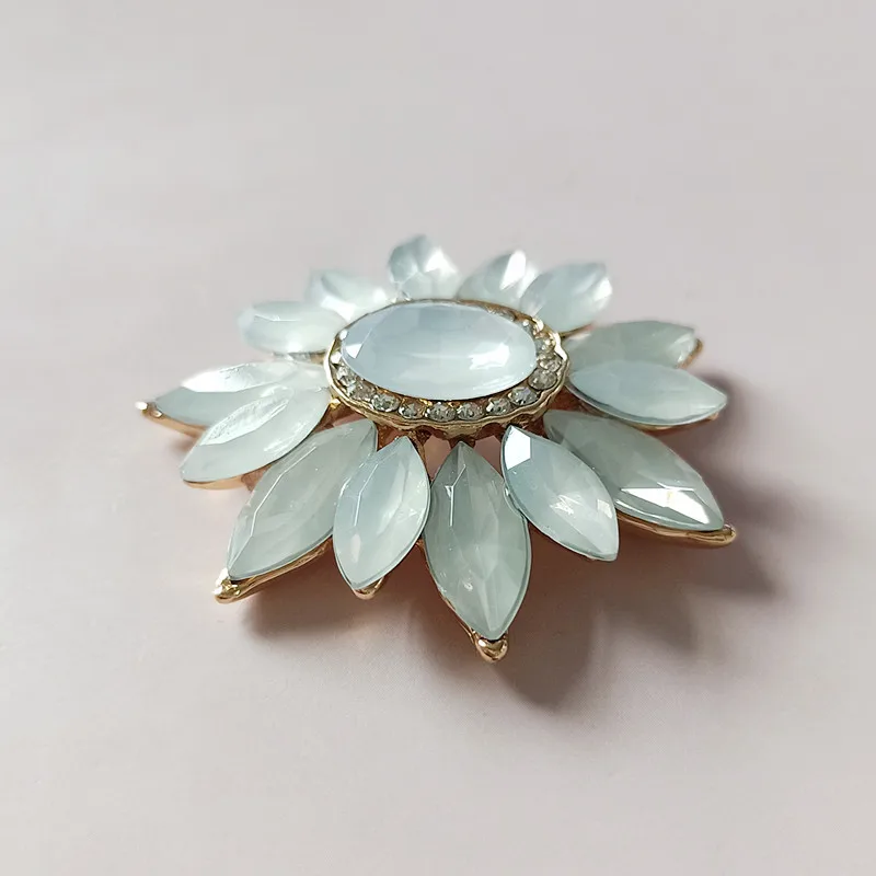 New Designed Beauty White Flowers Green Leaves Drip Glass Rhinestone Brooch Pin